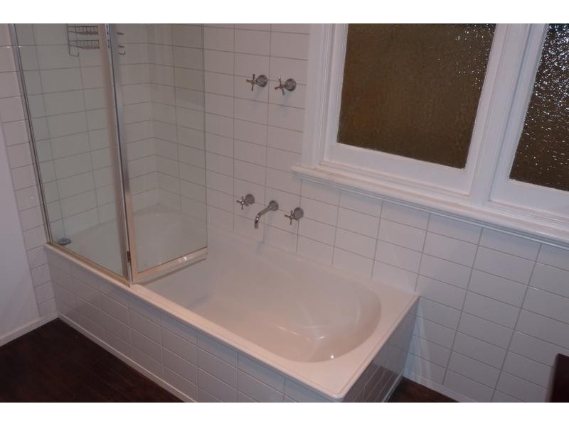 4 Karadoc Avenue, Pascoe Vale VIC 3044