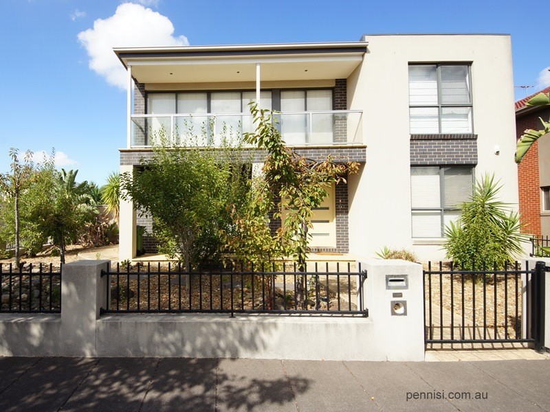 8 Taylor Avenue, Maribyrnong VIC 3032