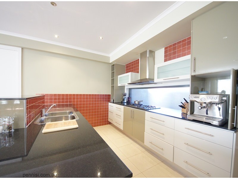 8 Taylor Avenue, Maribyrnong VIC 3032