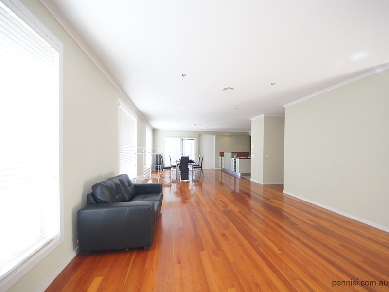 8 Taylor Avenue, Maribyrnong VIC 3032