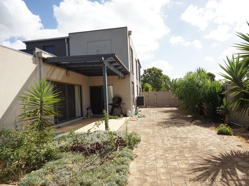 8 Taylor Avenue, Maribyrnong VIC 3032