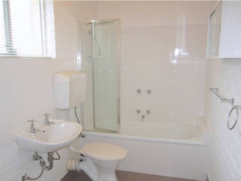 12/2 St Kinnord Street, Essendon VIC 3040