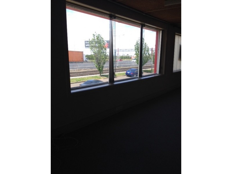 61 Matthews Avenue, Airport West VIC 3042