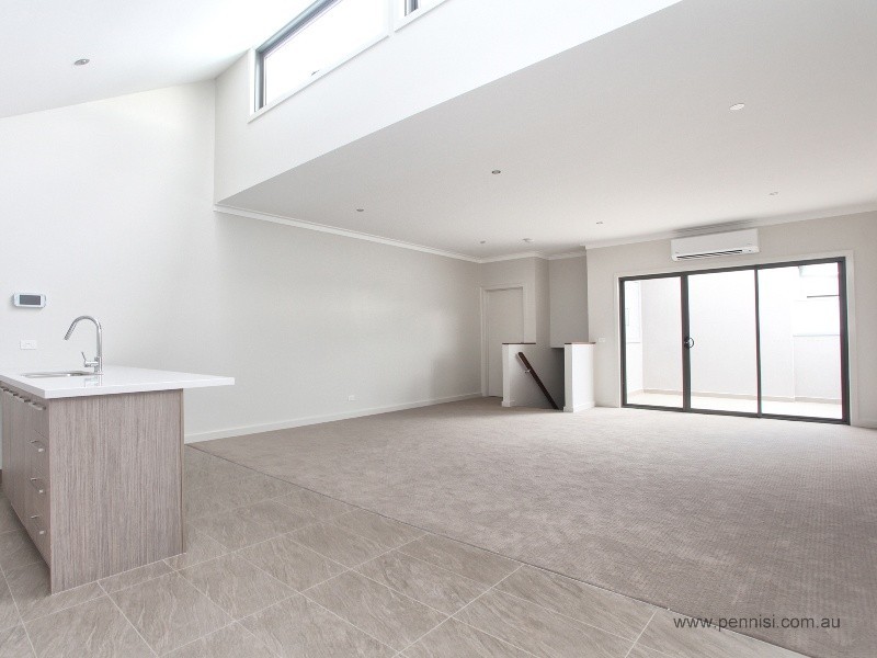 16 Thomas Street, Airport West VIC 3042