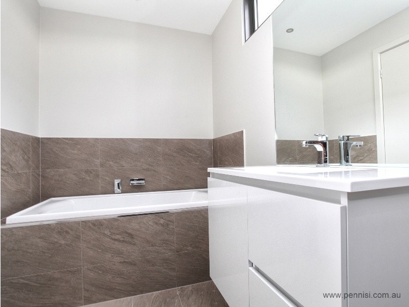 16 Thomas Street, Airport West VIC 3042