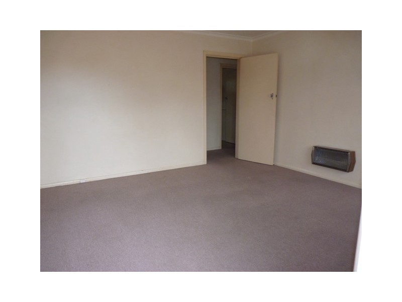 2/11 Tweedside Street, Essendon VIC 3040