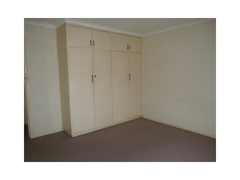 2/11 Tweedside Street, Essendon VIC 3040