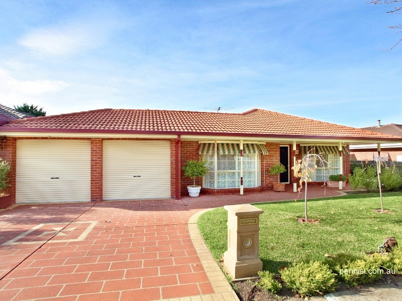 13 Hawksbury Avenue, Hillside VIC 3037