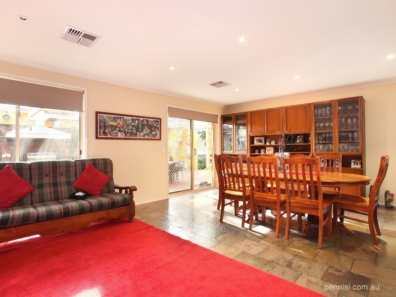 13 Hawksbury Avenue, Hillside VIC 3037