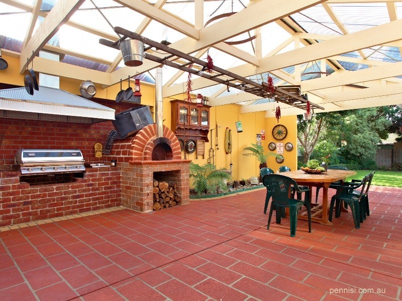 13 Hawksbury Avenue, Hillside VIC 3037