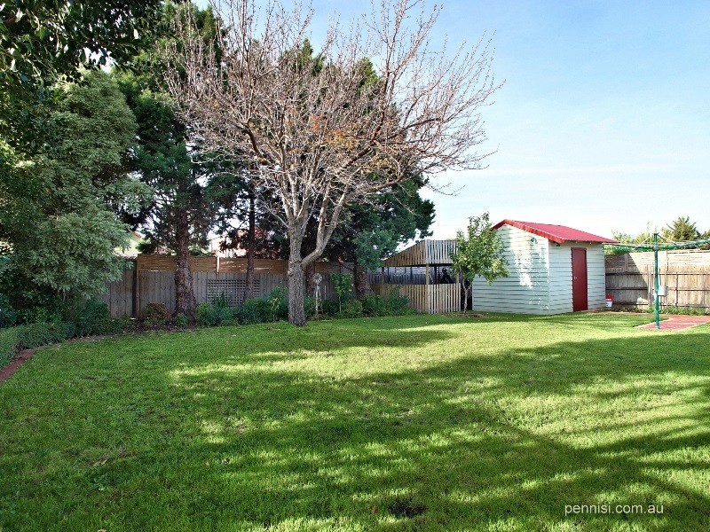 13 Hawksbury Avenue, Hillside VIC 3037