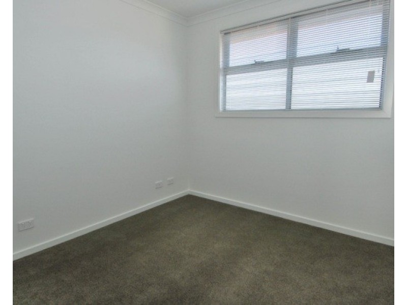 2/58 Snell Grove, Oak Park VIC 3046