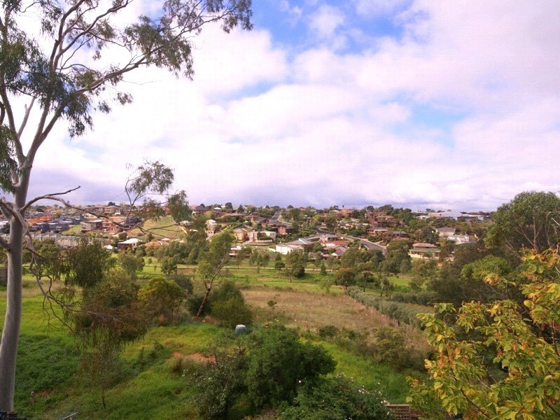 12 Craig Street, Keilor East VIC 3033