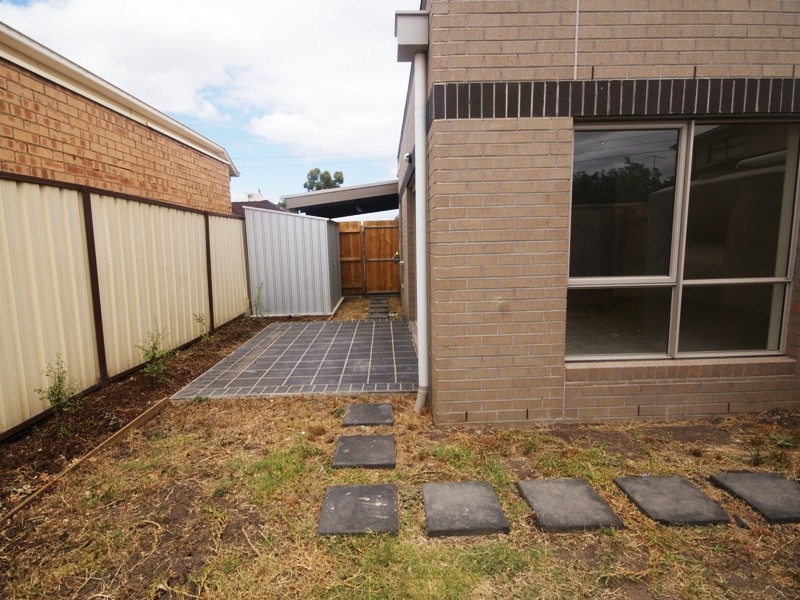 2/176 Daley Street, Glenroy VIC 3046