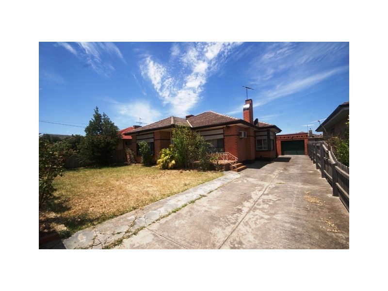 4 McNamara Avenue, Airport West VIC 3042