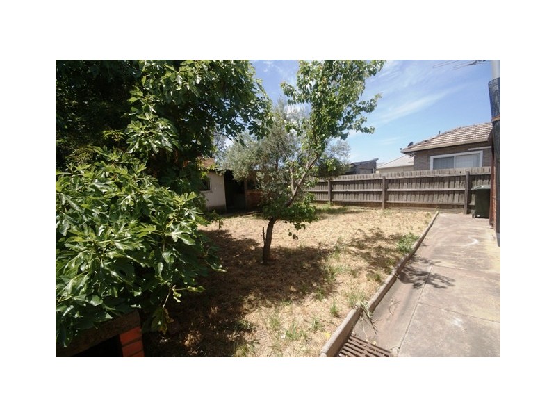 4 McNamara Avenue, Airport West VIC 3042