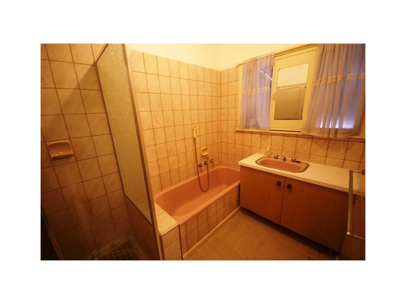 4 McNamara Avenue, Airport West VIC 3042