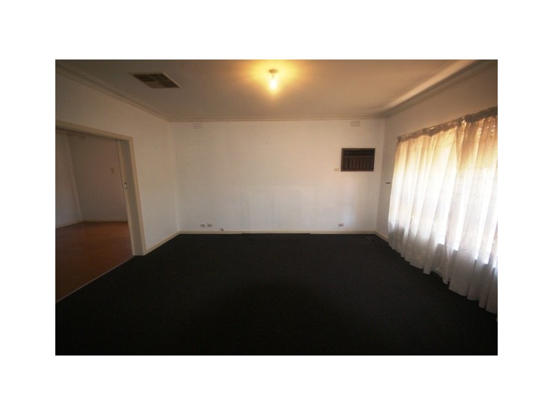 4 McNamara Avenue, Airport West VIC 3042