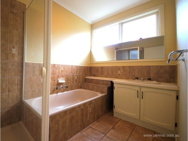 24 Surrey Drive, Keilor East VIC 3033