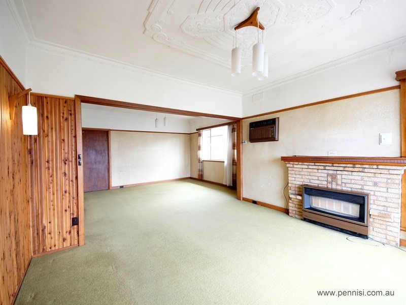 17 Hillside Crescent, Maribyrnong VIC 3032