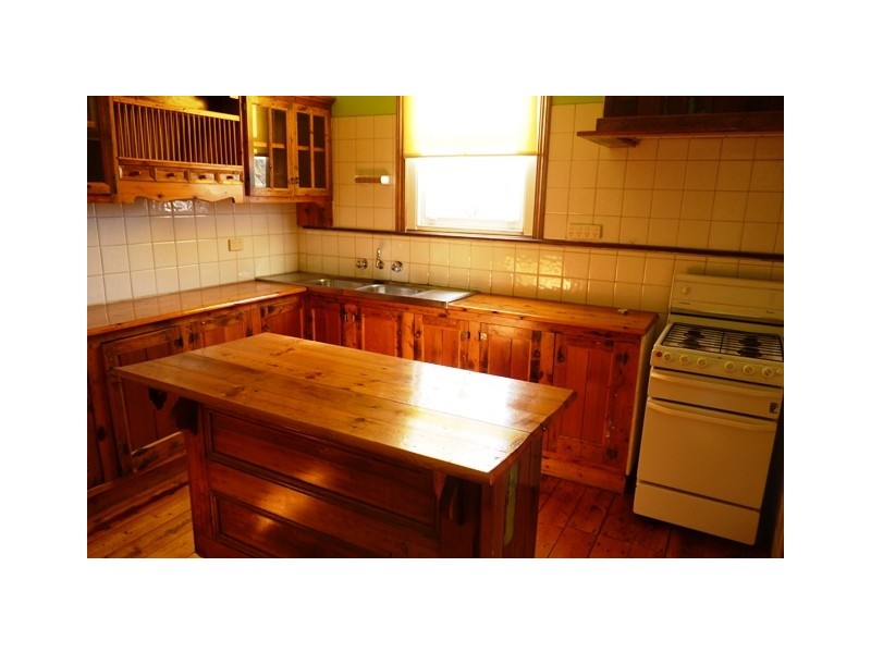 1/2 Glencairn Avenue, Deer Park VIC 3023