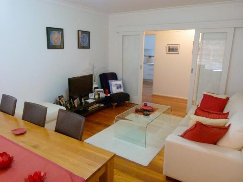 4/3 Flower Street, Essendon VIC 3040