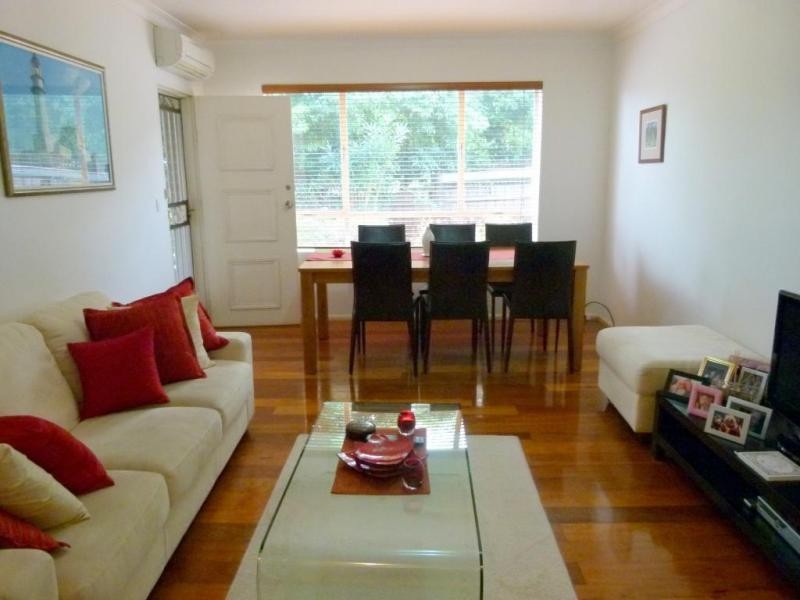 4/3 Flower Street, Essendon VIC 3040