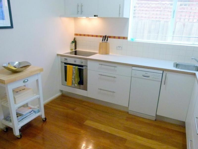 4/3 Flower Street, Essendon VIC 3040