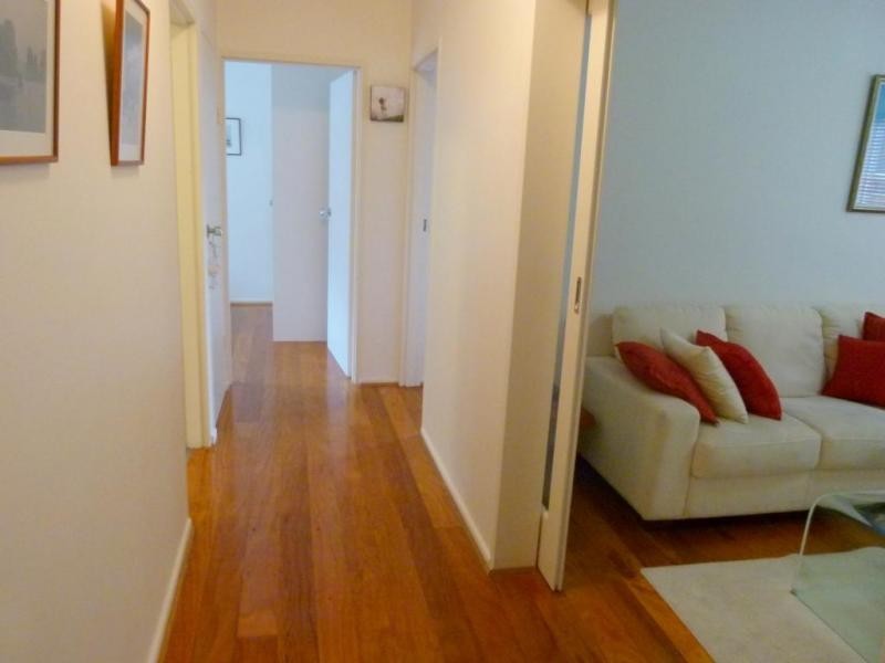 4/3 Flower Street, Essendon VIC 3040