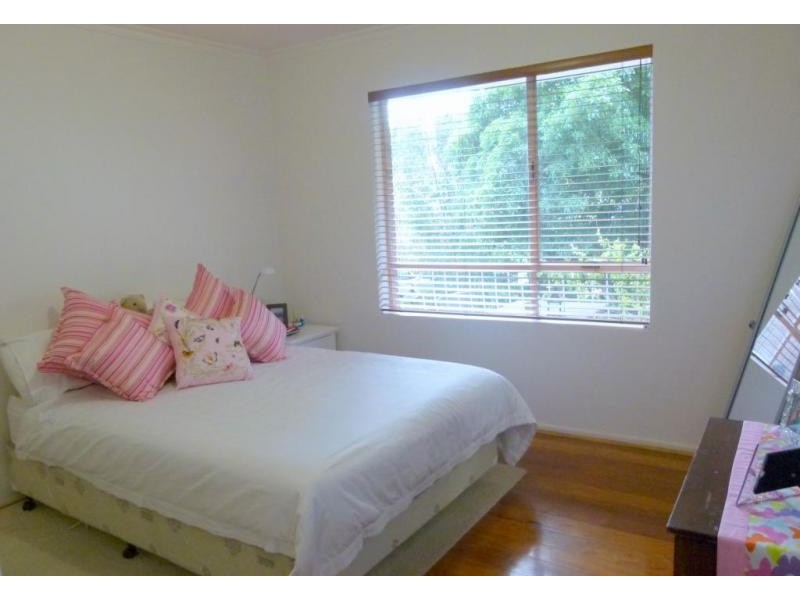 4/3 Flower Street, Essendon VIC 3040