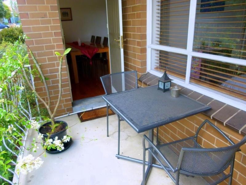 4/3 Flower Street, Essendon VIC 3040