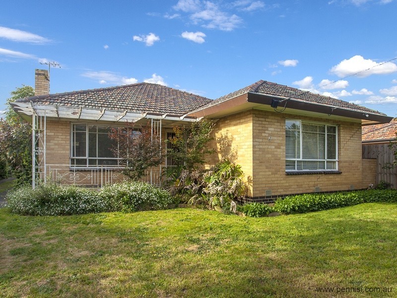 9 Talbot Road, Strathmore VIC 3041