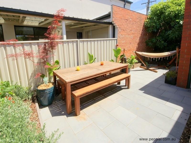 1/67 Rhodes Parade, Oak Park VIC 3046
