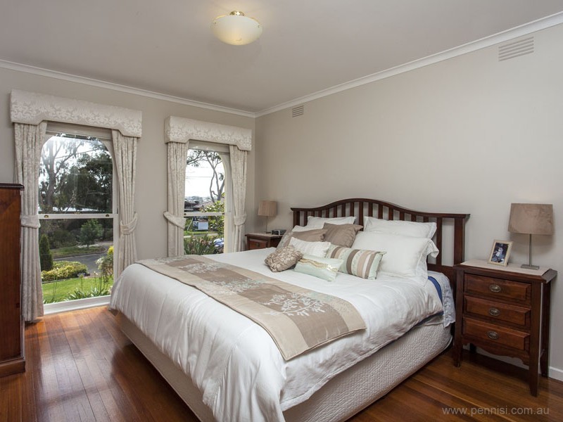 21 Strathaird Street, Strathmore VIC 3041