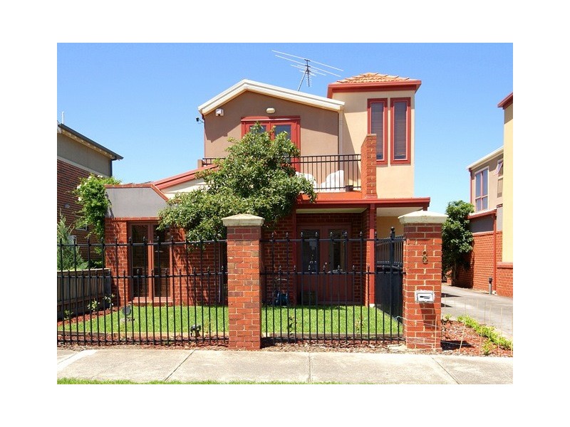 1/8 Graves Street, Essendon VIC 3040