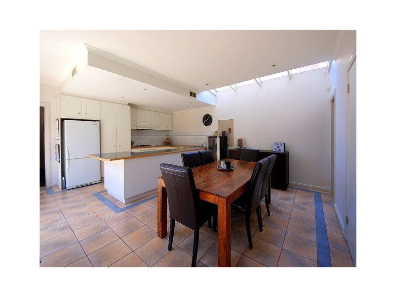 1/8 Graves Street, Essendon VIC 3040