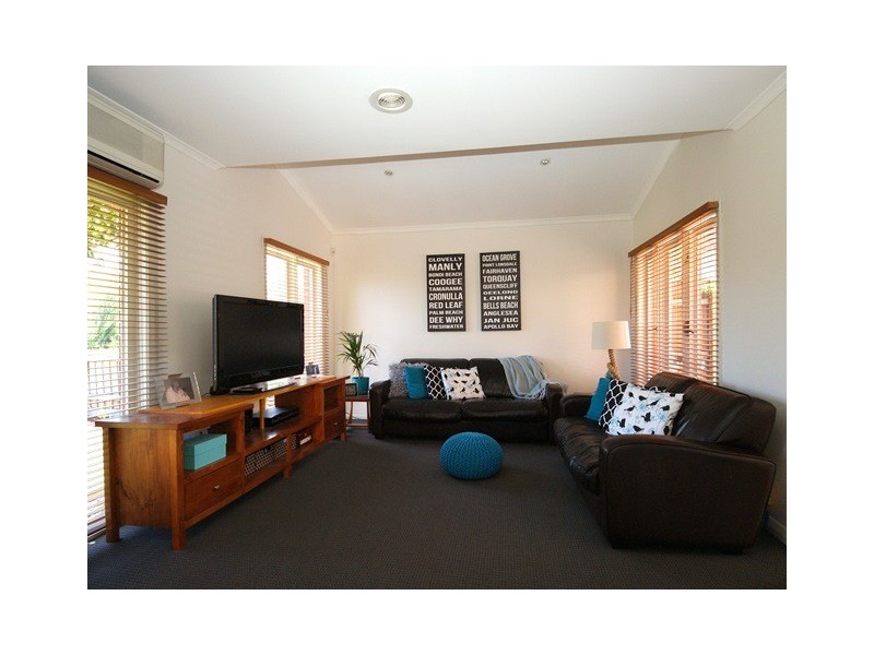 1/8 Graves Street, Essendon VIC 3040