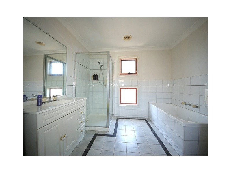 1/8 Graves Street, Essendon VIC 3040