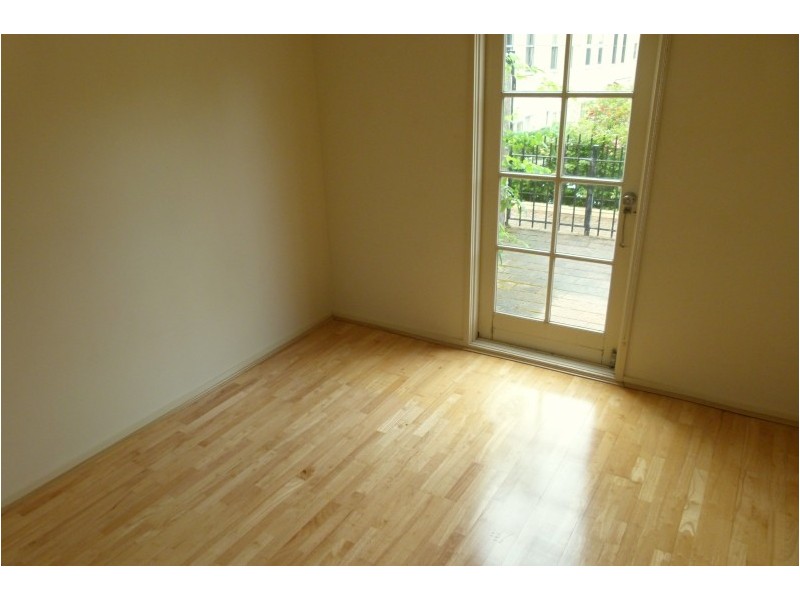 2/3 Miles St, Southbank VIC 3006