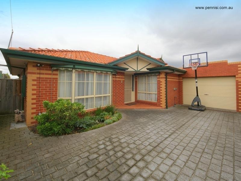 8B York Street, Strathmore VIC 3041
