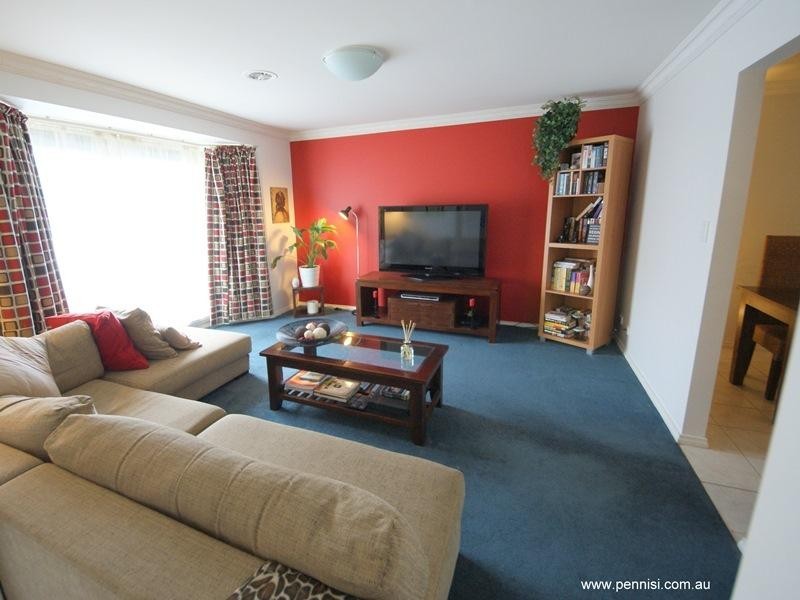 8B York Street, Strathmore VIC 3041