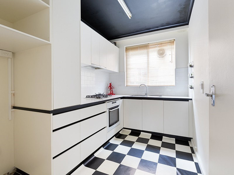 2/17 Kingsville Street, Kingsville VIC 3012