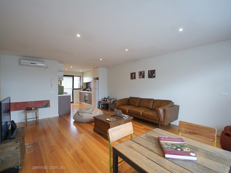 8/257 Buckley Street, Essendon VIC 3040