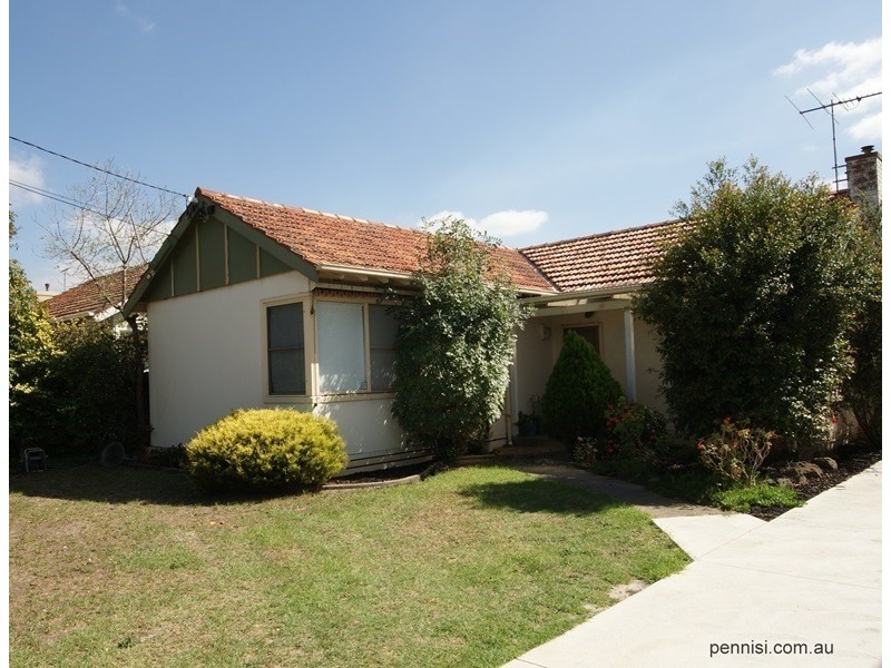 18 Caroline Street, Aberfeldie VIC 3040