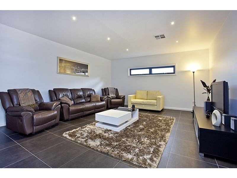 57 Steele Creek Drive, Keilor East VIC 3033
