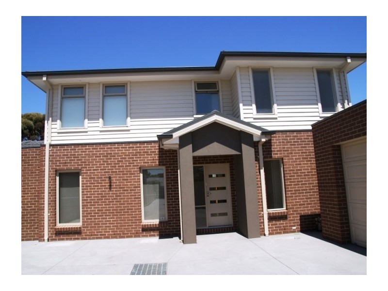 19 Lind Street, Strathmore VIC 3041