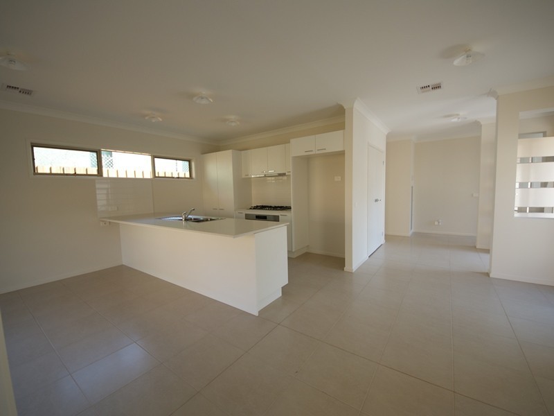 19 Lind Street, Strathmore VIC 3041