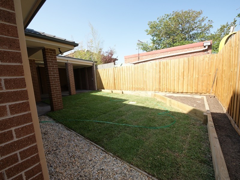 19 Lind Street, Strathmore VIC 3041