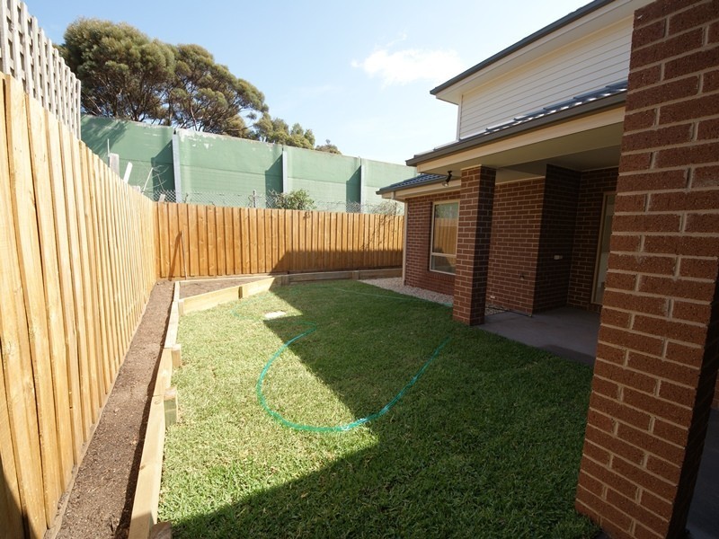 19 Lind Street, Strathmore VIC 3041