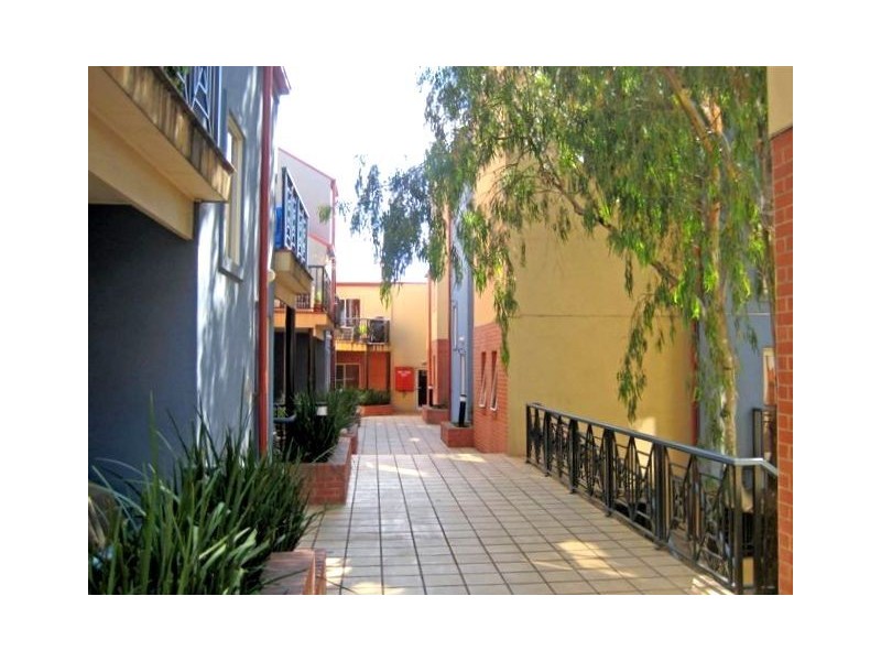 10/8-32 Howlett Street, Kensington VIC 3031